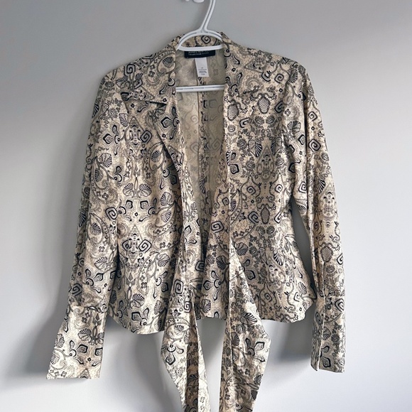 Jones New York wraparound Silk blouse, black and beige, long sleeve, size 10P - Picture 15 of 16